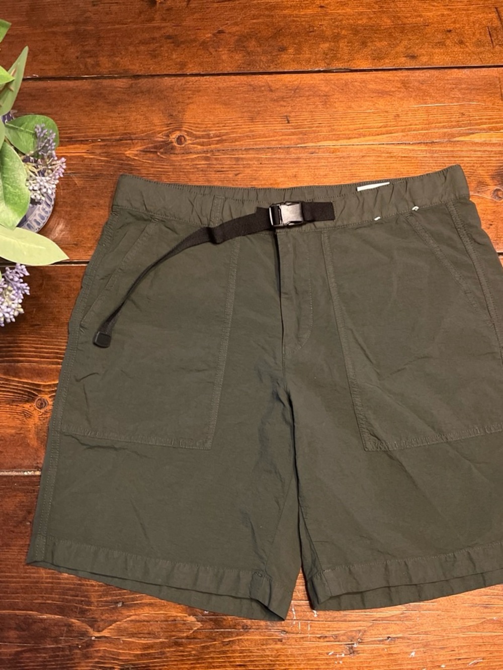 Uniqlo Olive Green Casual Belted Shorts